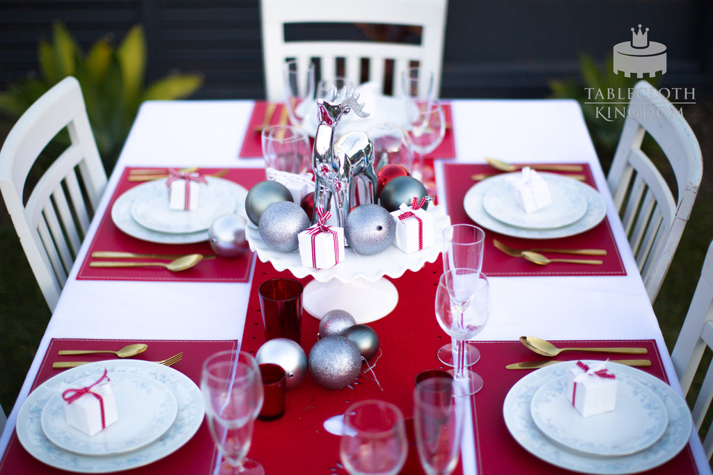 Deck The Halls! It’s a Christmas table settings!_cover